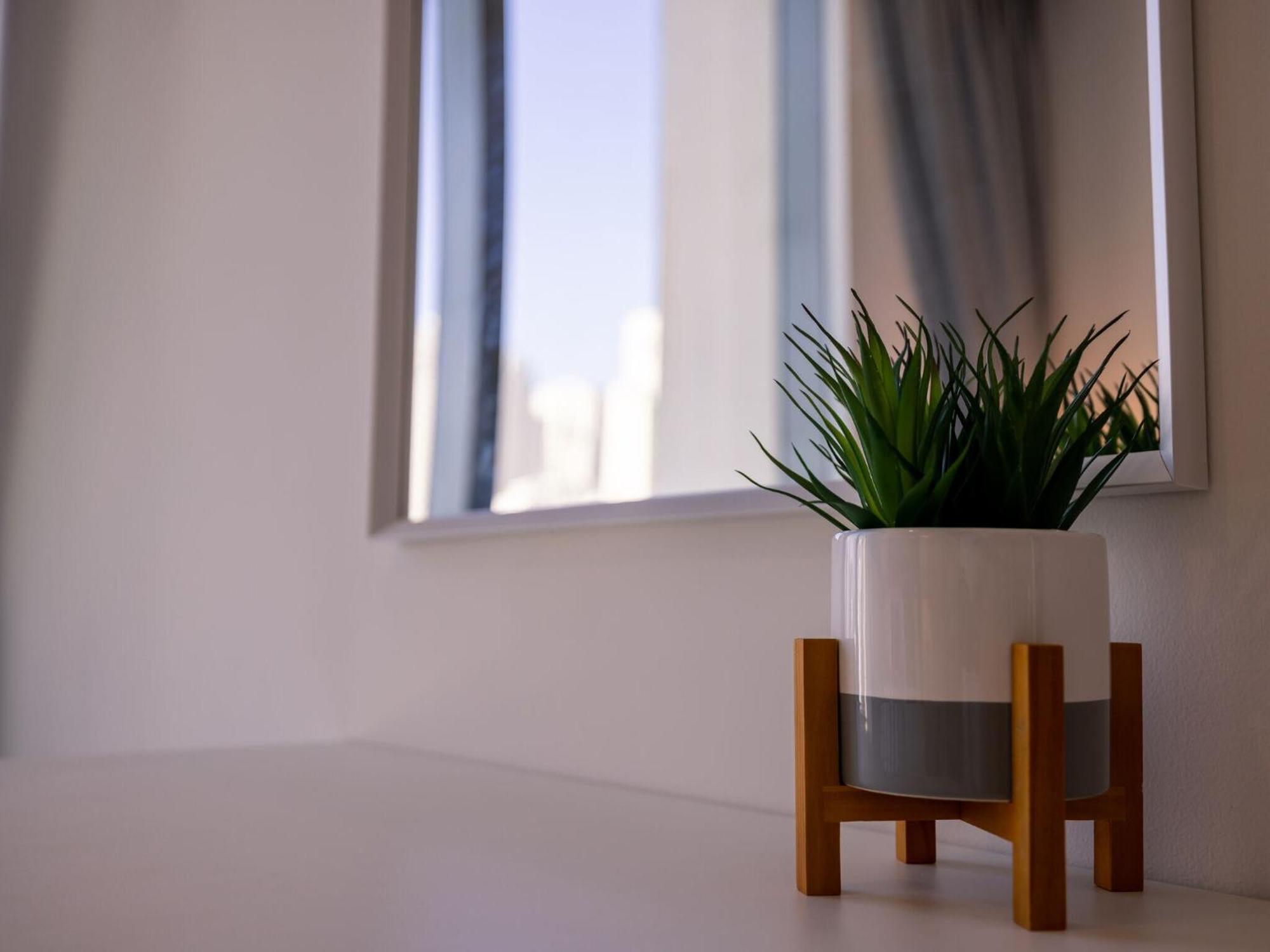 Luxurious Apartments Dubai Marina Views Pool Gym By Sojo Stay Bagian luar foto