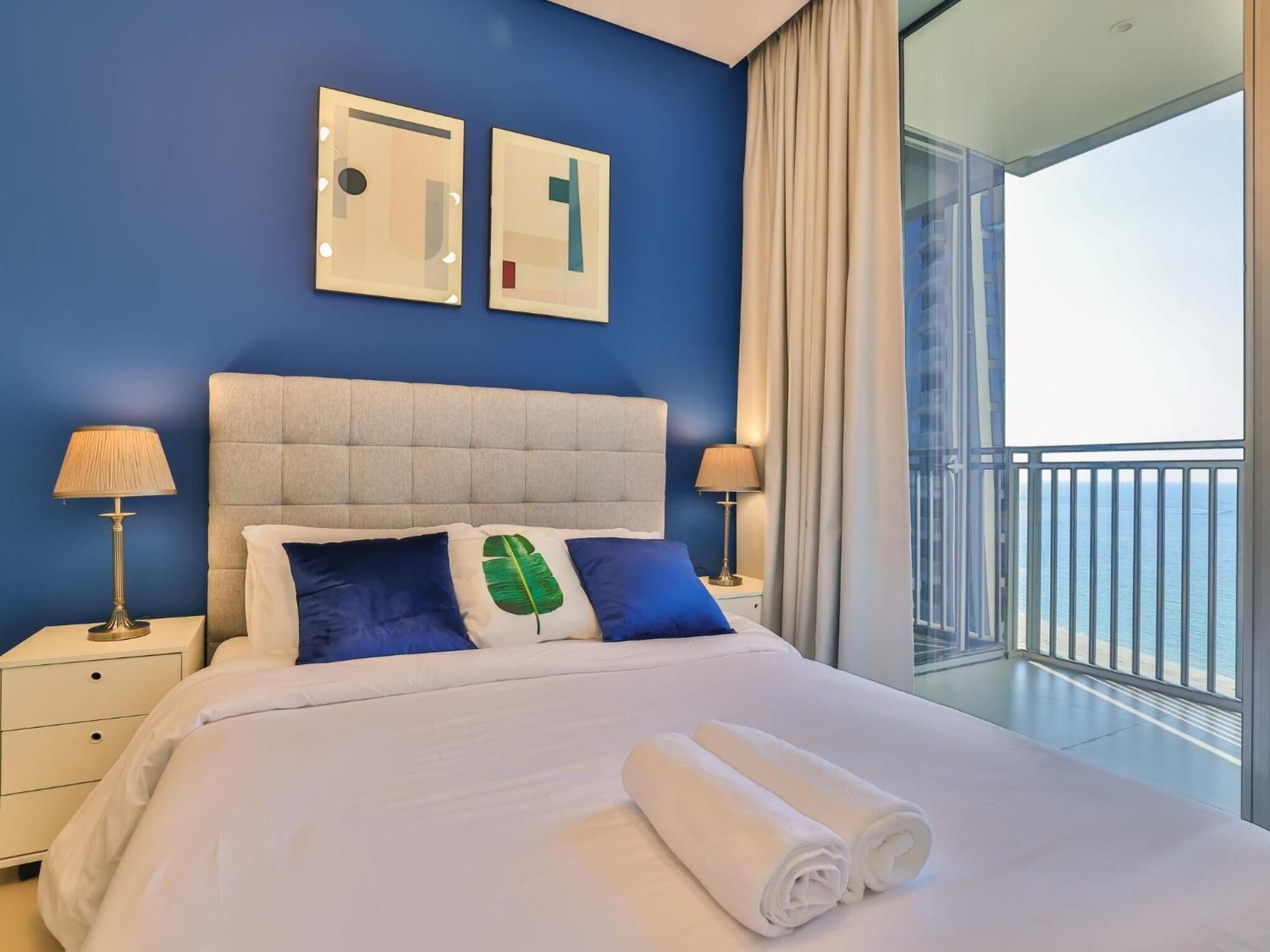 Luxurious Apartments Dubai Marina Views Pool Gym By Sojo Stay Bagian luar foto